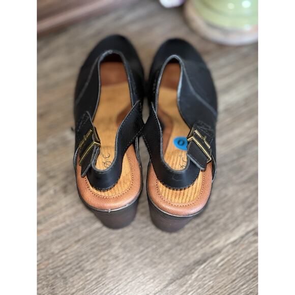 B.O.C. Size 10 Cecila Faux Leather Buckle Clogs like new - Picture 5 of 9